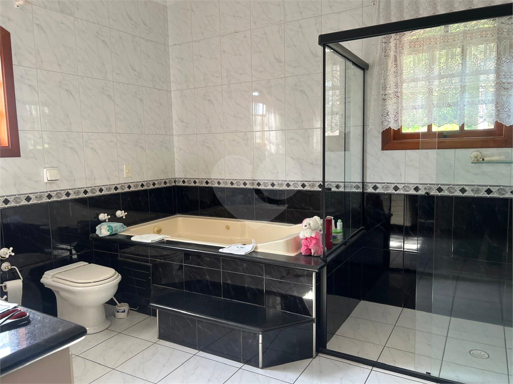 Sobrado de esquina - Tremembe - 4 suites - piscina