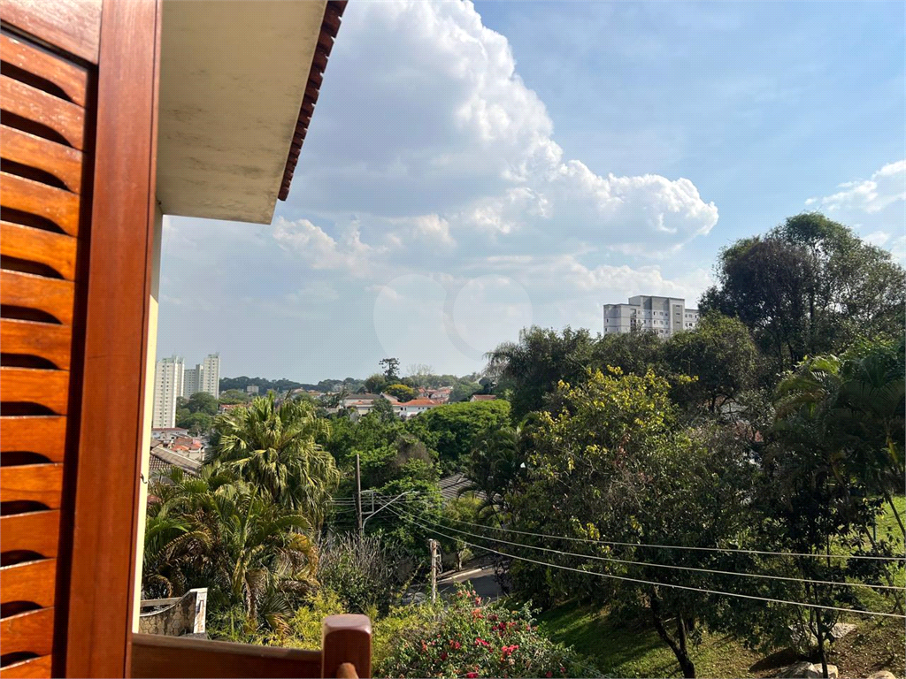 Sobrado de esquina - Tremembe - 4 suites - piscina