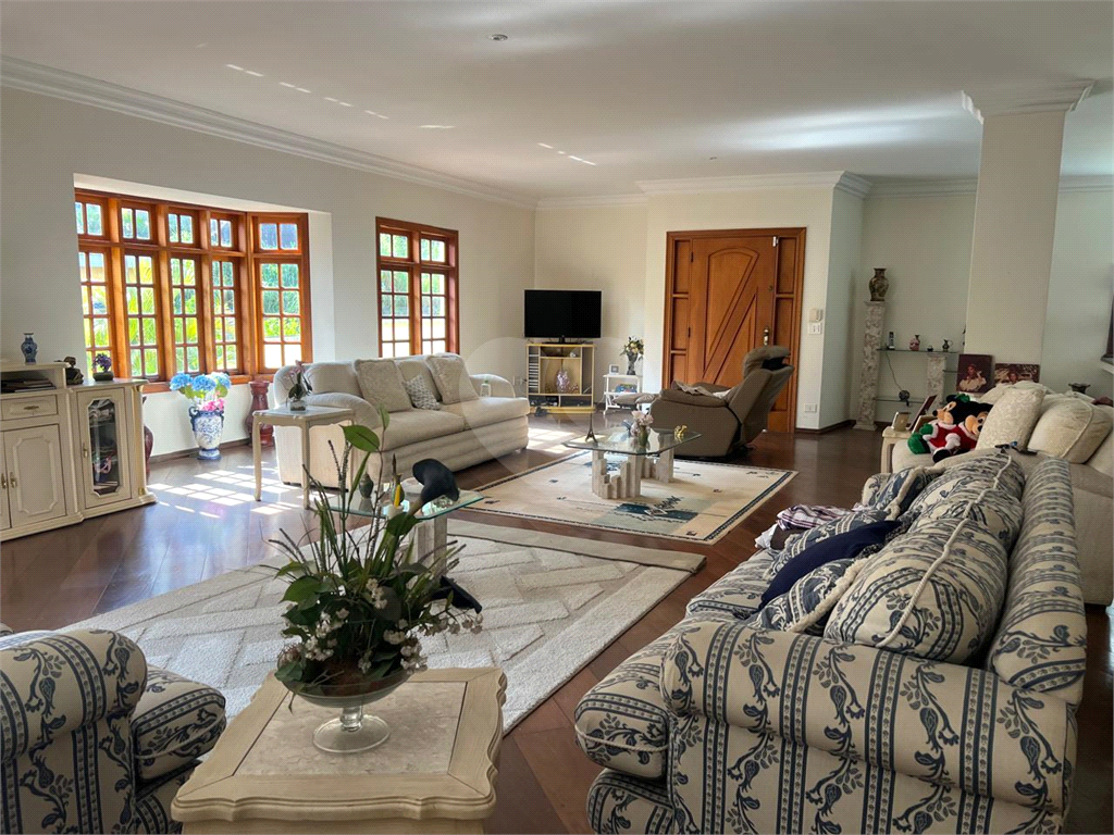 Sobrado de esquina - Tremembe - 4 suites - piscina