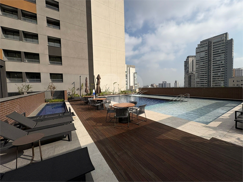 Apartamento com 3 quartos (suites) em Pinheiros