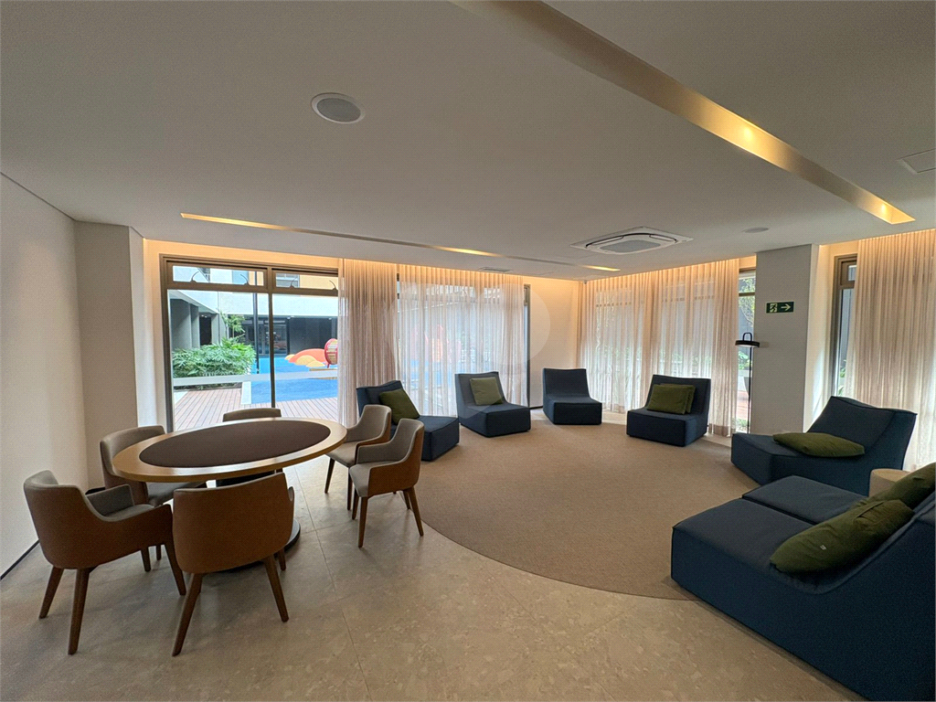 Apartamento com 3 quartos (suites) em Pinheiros