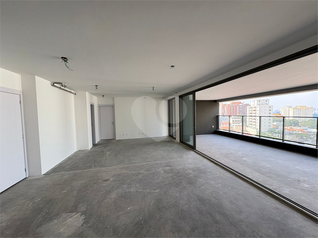 Apartamento com 3 quartos (suites) em Pinheiros