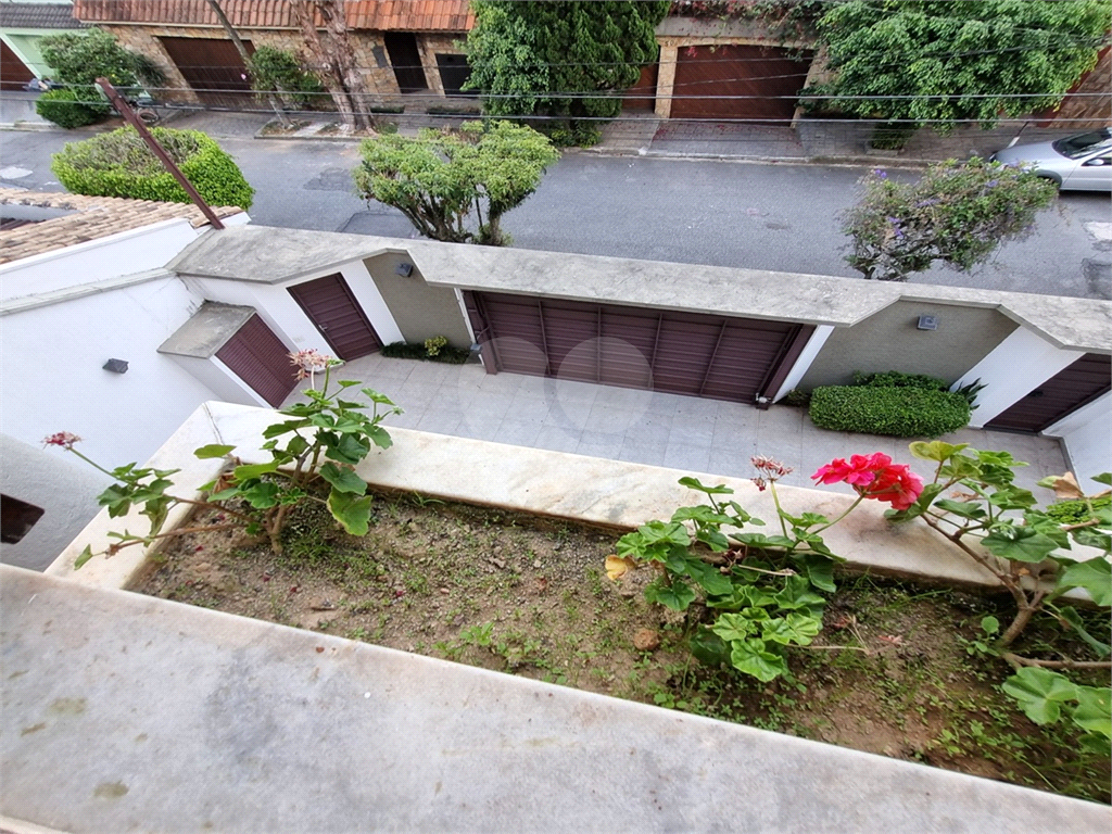 Sobrado em rua fechada