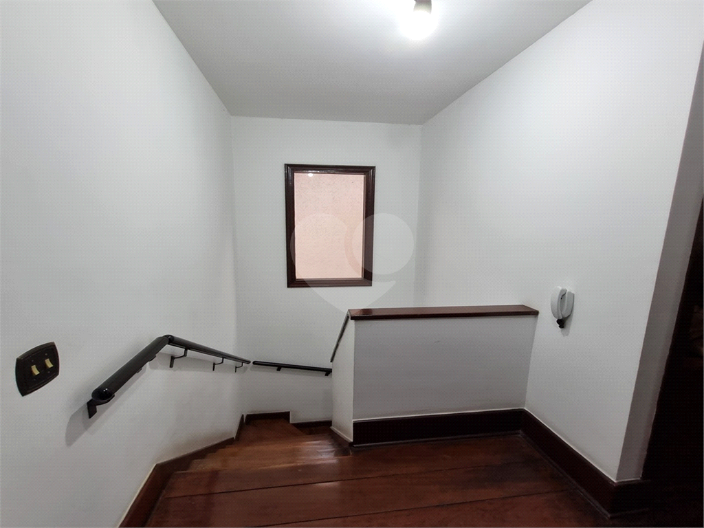 Sobrado em rua fechada