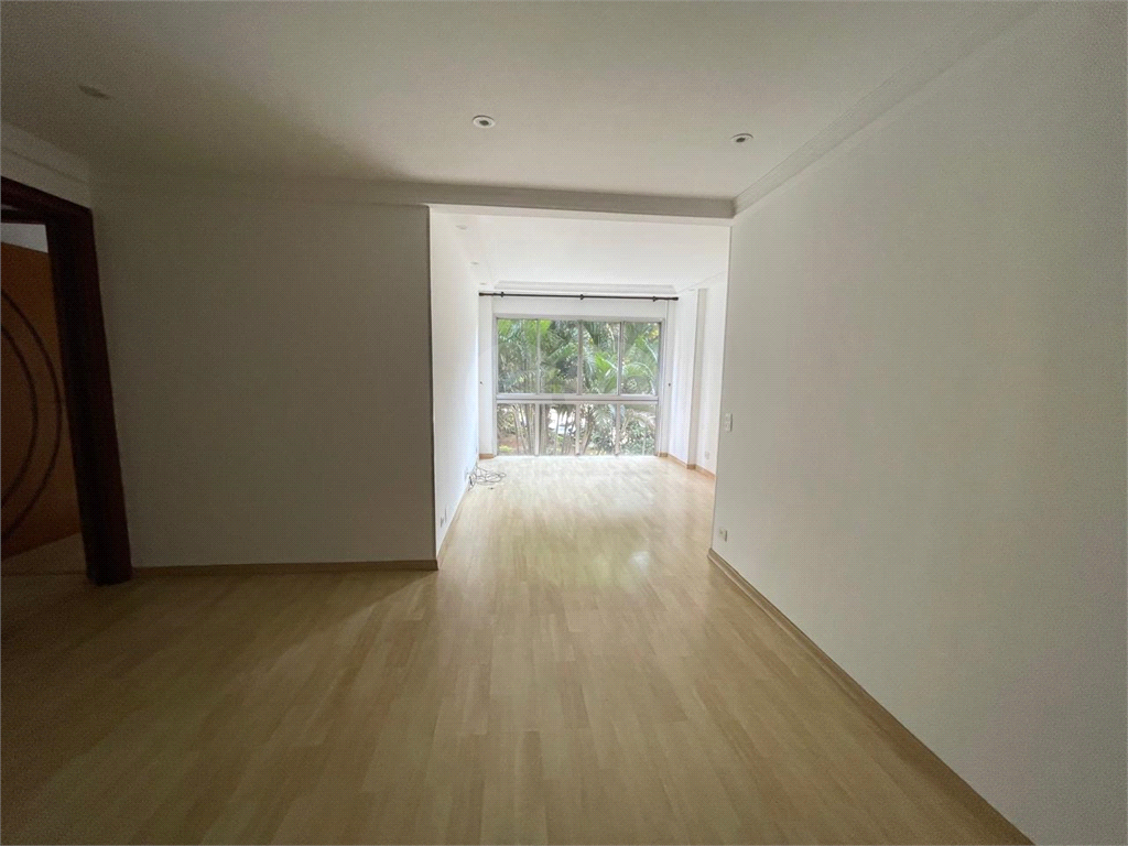 APARTAMENTO em CASA VERDE