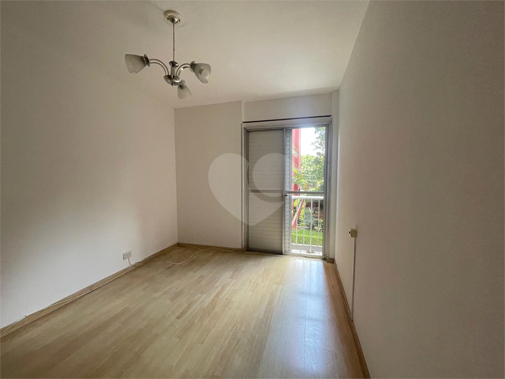 APARTAMENTO em CASA VERDE