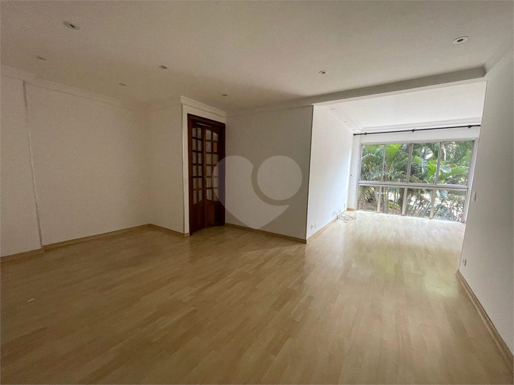 APARTAMENTO em CASA VERDE