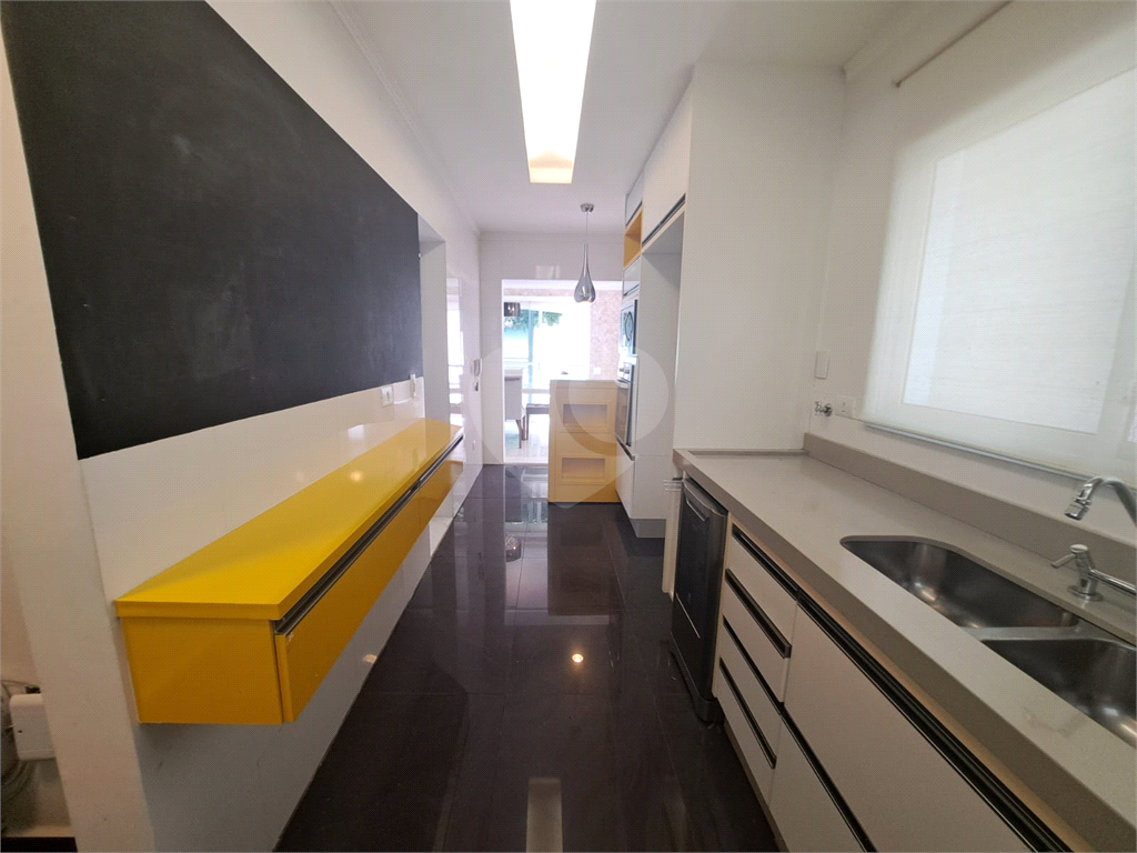 Casa Alto Padrão à Venda 300m³| Condomínio Fechado| 4 Suítes| 4 Vagas| Área Gourmet| Horto Florestal