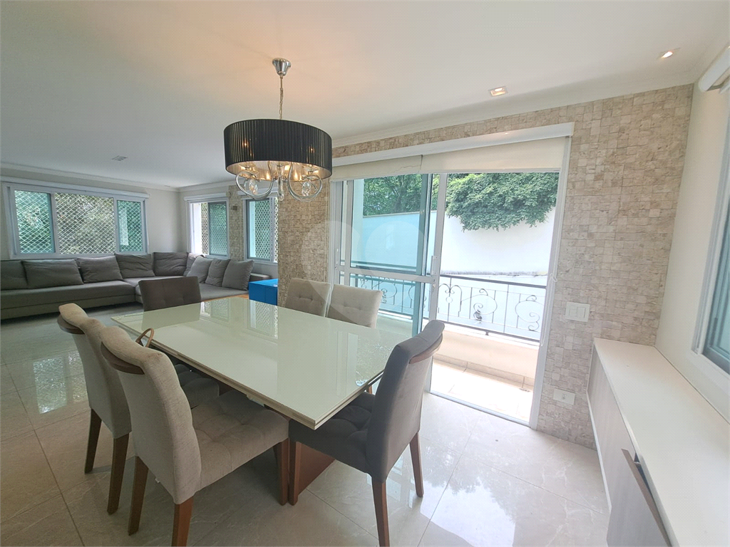 Casa Alto Padrão à Venda 300m³| Condomínio Fechado| 4 Suítes| 4 Vagas| Área Gourmet| Horto Florestal