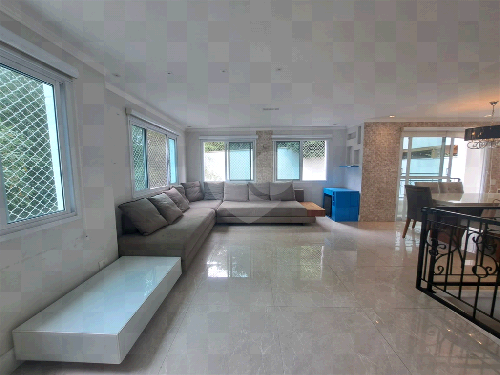 Casa Alto Padrão à Venda 300m³| Condomínio Fechado| 4 Suítes| 4 Vagas| Área Gourmet| Horto Florestal