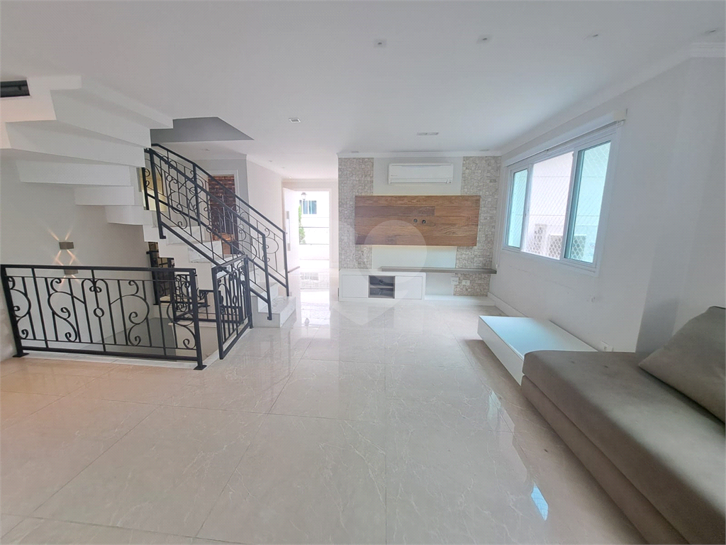 Casa Alto Padrão à Venda 300m³| Condomínio Fechado| 4 Suítes| 4 Vagas| Área Gourmet| Horto Florestal