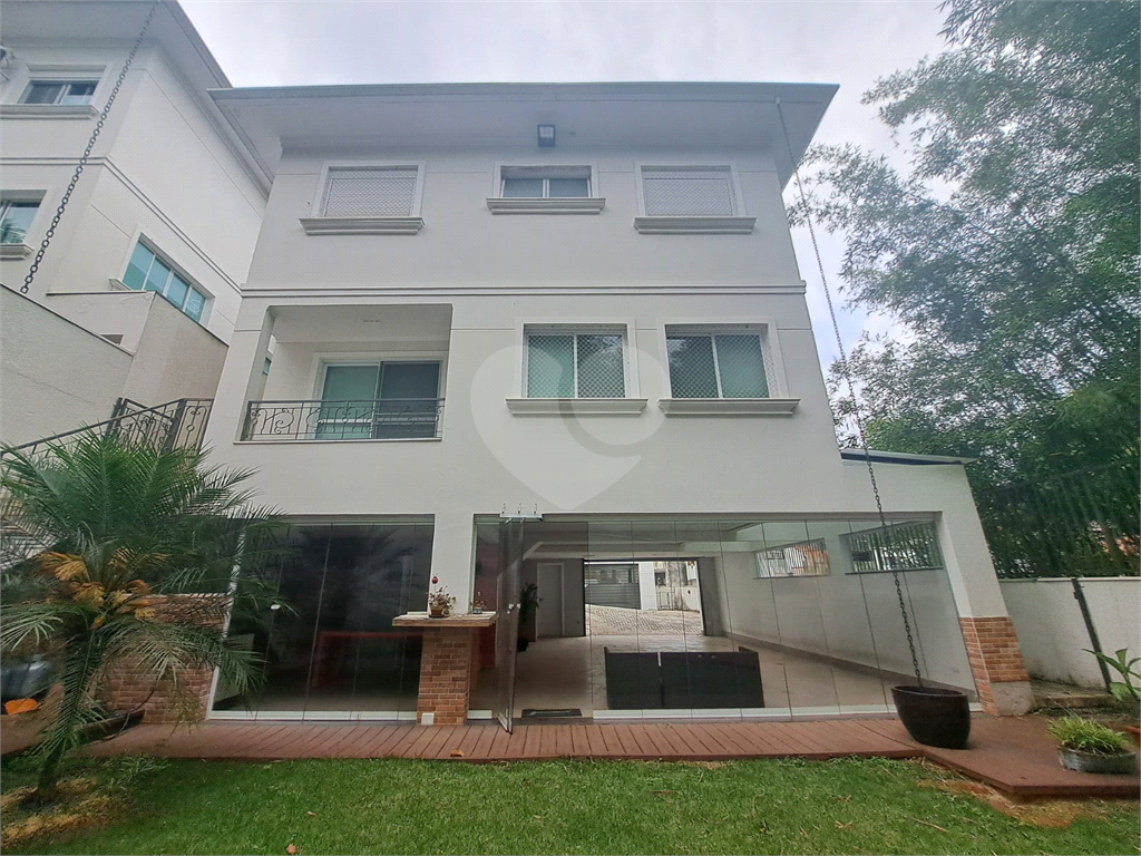 Casa Alto Padrão à Venda 300m³| Condomínio Fechado| 4 Suítes| 4 Vagas| Área Gourmet| Horto Florestal