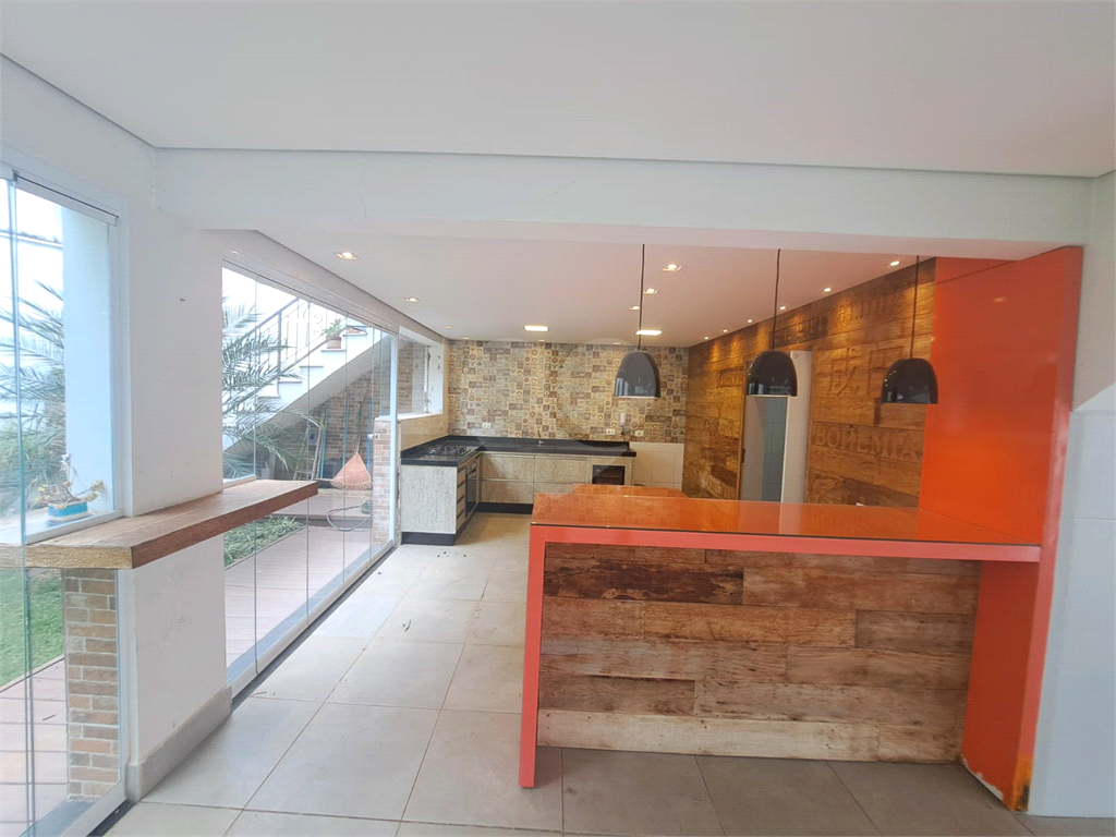 Casa Alto Padrão à Venda 300m³| Condomínio Fechado| 4 Suítes| 4 Vagas| Área Gourmet| Horto Florestal