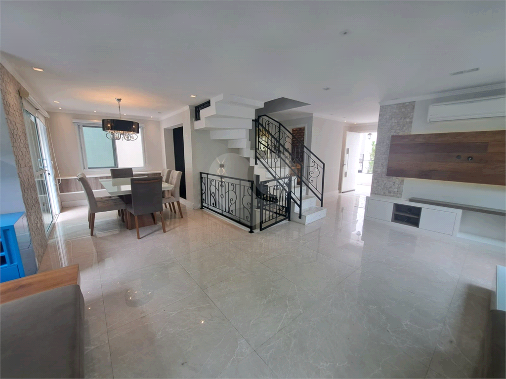 Casa Alto Padrão à Venda 300m³| Condomínio Fechado| 4 Suítes| 4 Vagas| Área Gourmet| Horto Florestal