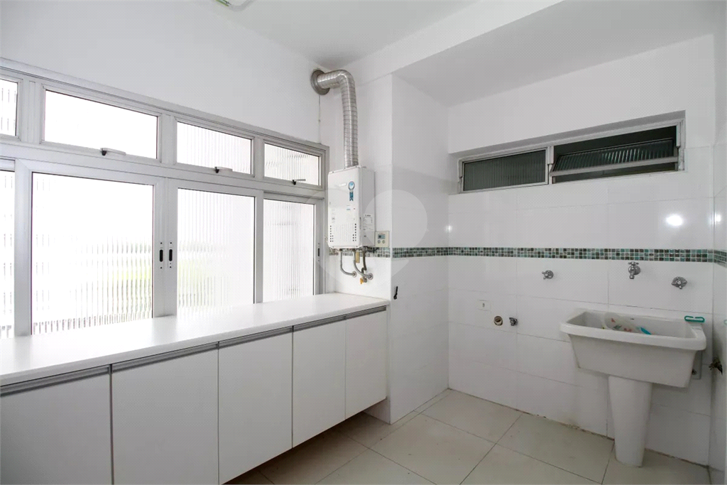 Apartamento Vila Madalena 3 dormitórios, sendo 1 suíte e 2 vagas de garagem  