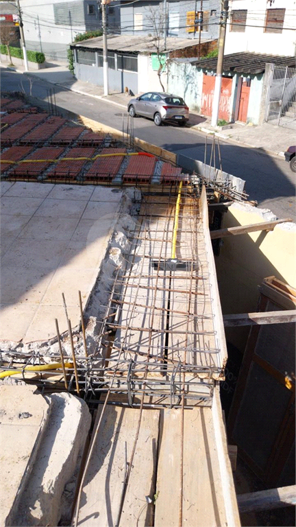 Terreno no tremembé com 169 metros uso residencial ou comercial , com colunas  e lage pronta para construção, uso residencial ou comercial