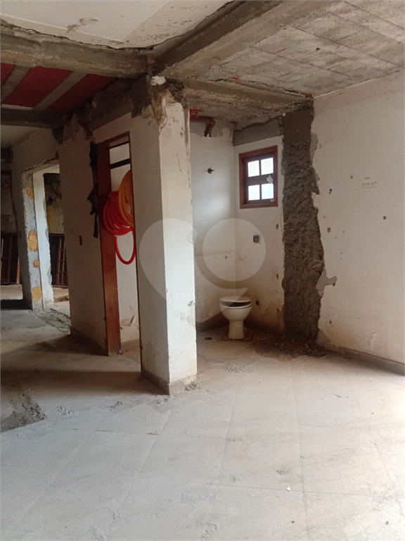 Terreno no tremembé com 169 metros uso residencial ou comercial , com colunas  e lage pronta para construção, uso residencial ou comercial