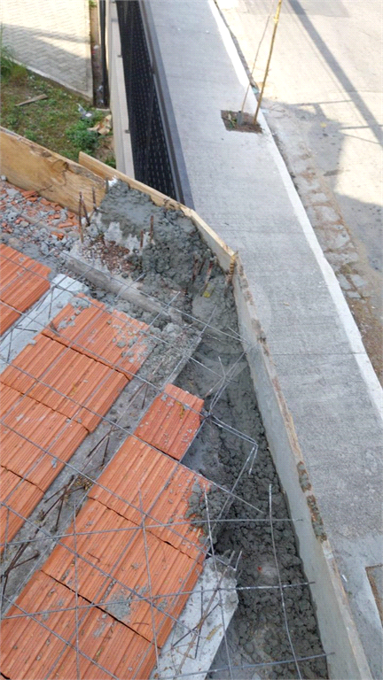 Terreno no tremembé com 169 metros uso residencial ou comercial , com colunas  e lage pronta para construção, uso residencial ou comercial