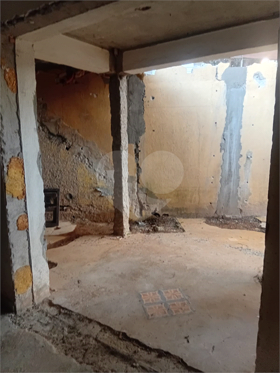 Terreno no tremembé com 169 metros uso residencial ou comercial , com colunas  e lage pronta para construção, uso residencial ou comercial