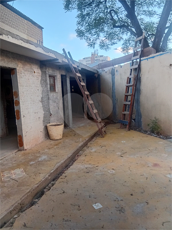 Terreno no tremembé com 169 metros uso residencial ou comercial , com colunas  e lage pronta para construção, uso residencial ou comercial