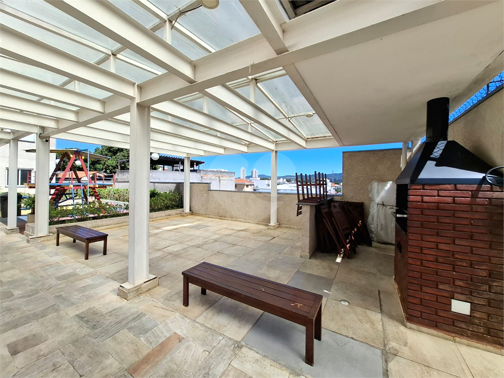 Apartamento LOCAÇÃO Parque Vitória com 47m2, 2 quartos, sala, cozinha, banheiro, área de serviço, varanda e vaga de garagem