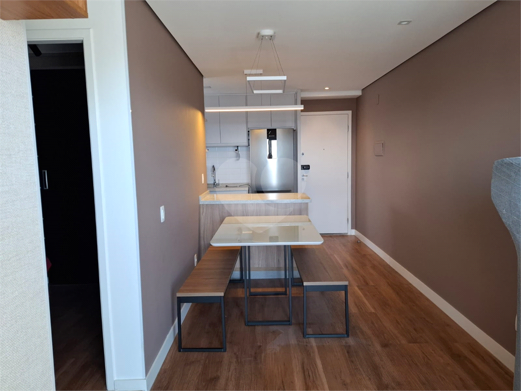 Apartamento LOCAÇÃO Parque Vitória com 47m2, 2 quartos, sala, cozinha, banheiro, área de serviço, varanda e vaga de garagem