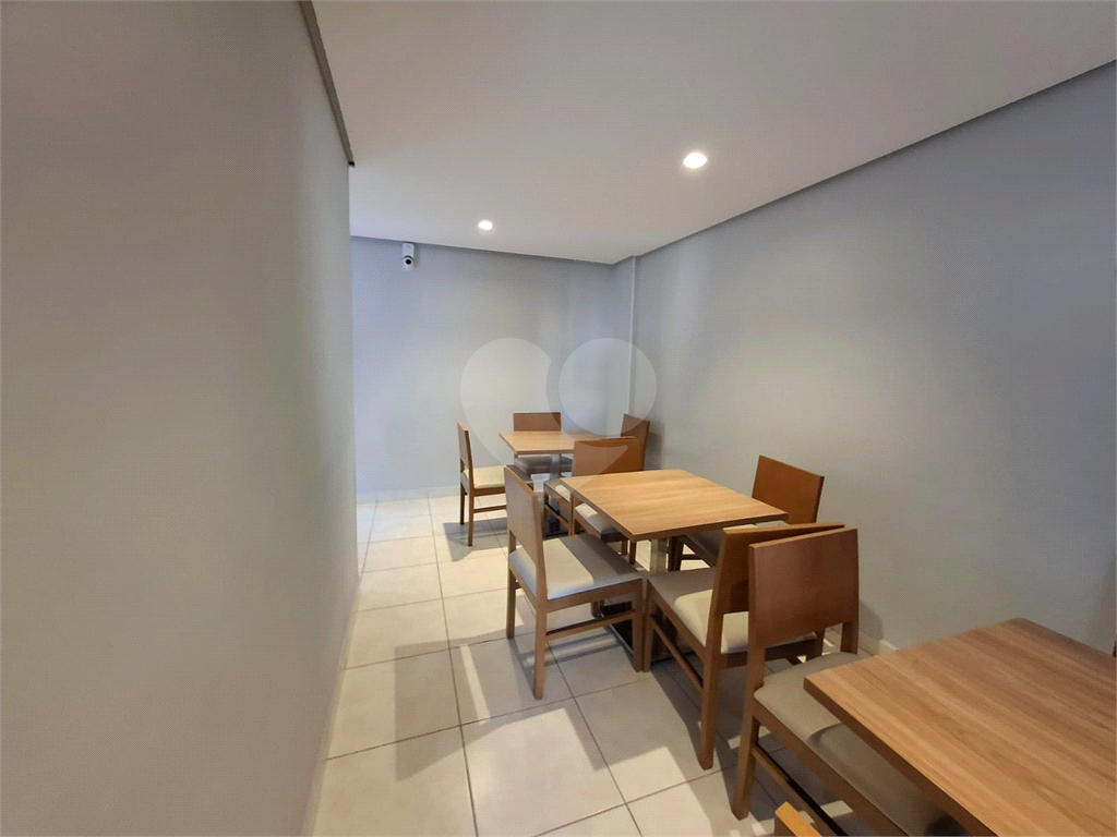 Apartamento LOCAÇÃO Parque Vitória com 47m2, 2 quartos, sala, cozinha, banheiro, área de serviço, varanda e vaga de garagem