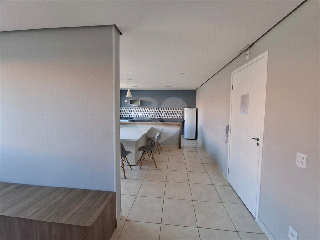 Apartamento LOCAÇÃO Parque Vitória com 47m2, 2 quartos, sala, cozinha, banheiro, área de serviço, varanda e vaga de garagem