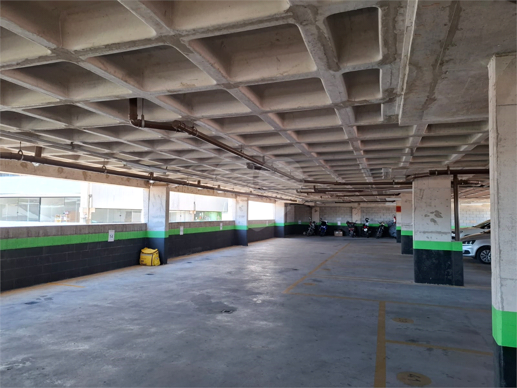 Apartamento LOCAÇÃO Parque Vitória com 47m2, 2 quartos, sala, cozinha, banheiro, área de serviço, varanda e vaga de garagem