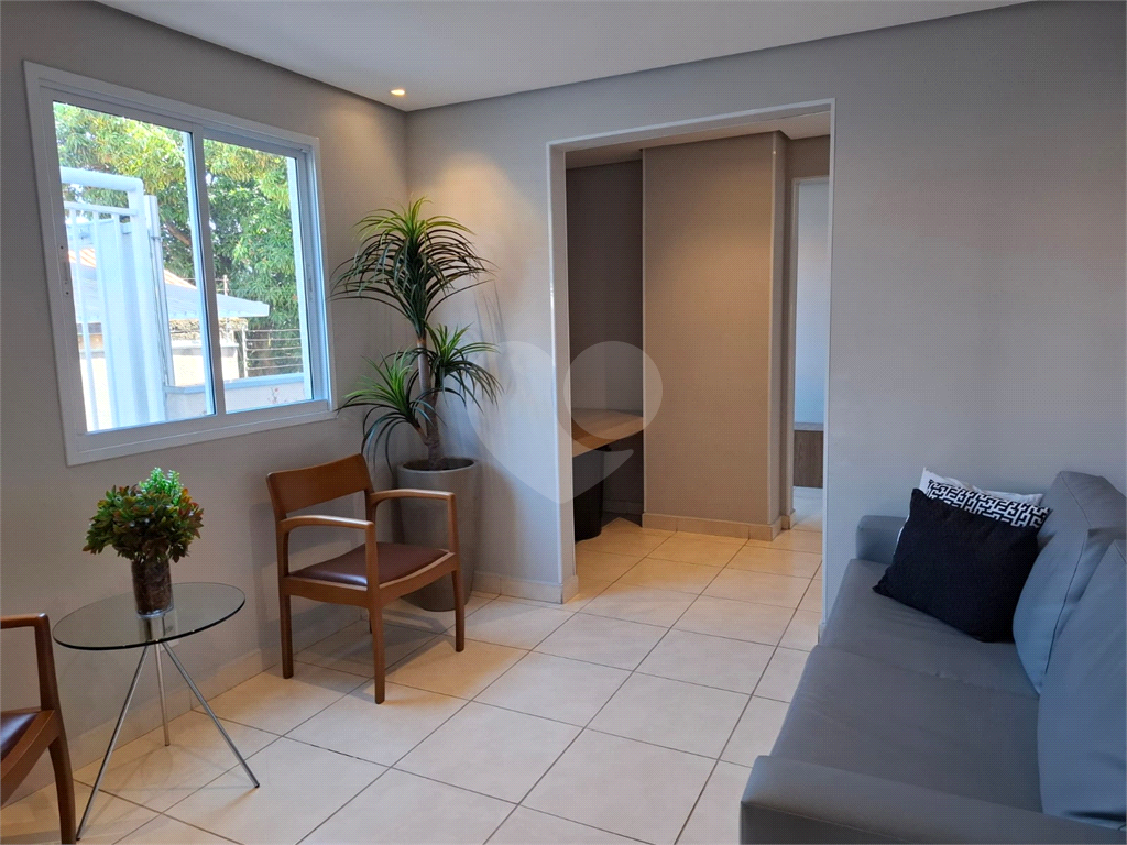 Apartamento LOCAÇÃO Parque Vitória com 47m2, 2 quartos, sala, cozinha, banheiro, área de serviço, varanda e vaga de garagem