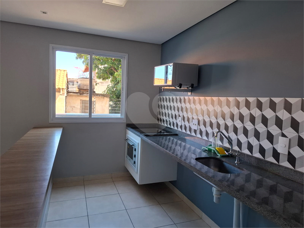 Apartamento LOCAÇÃO Parque Vitória com 47m2, 2 quartos, sala, cozinha, banheiro, área de serviço, varanda e vaga de garagem