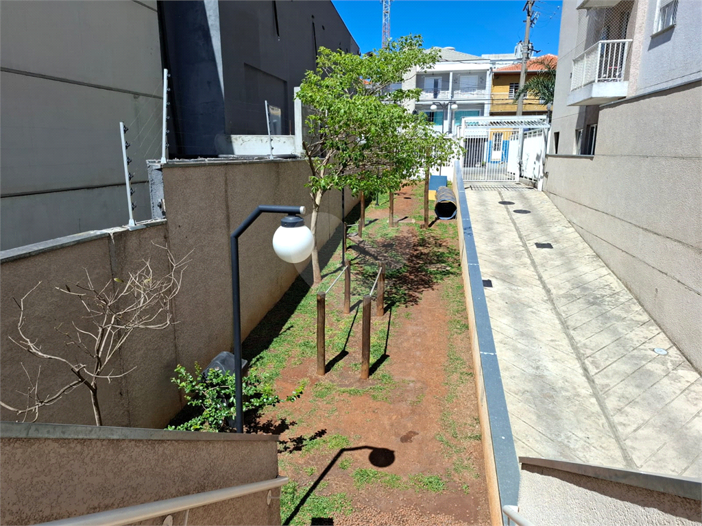 Apartamento LOCAÇÃO Parque Vitória com 47m2, 2 quartos, sala, cozinha, banheiro, área de serviço, varanda e vaga de garagem