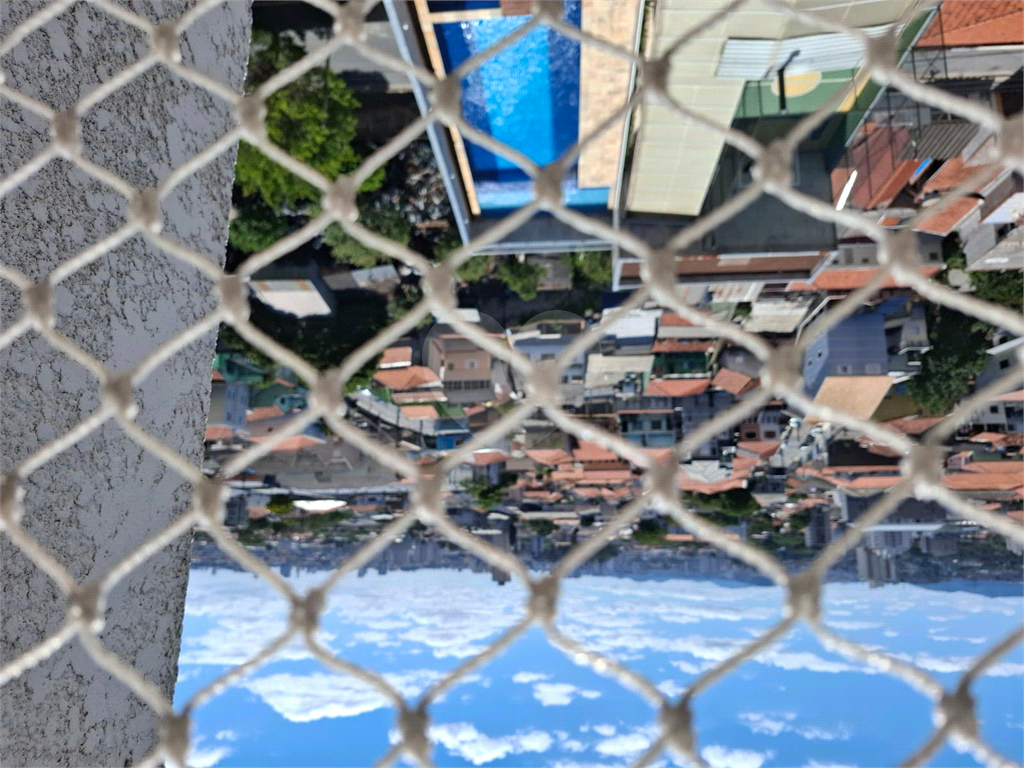 Apartamento LOCAÇÃO Parque Vitória com 47m2, 2 quartos, sala, cozinha, banheiro, área de serviço, varanda e vaga de garagem