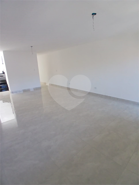 Sobrado Novo para Venda com 359m², 3 Suítes e 5 vagas na Parada Inglesa