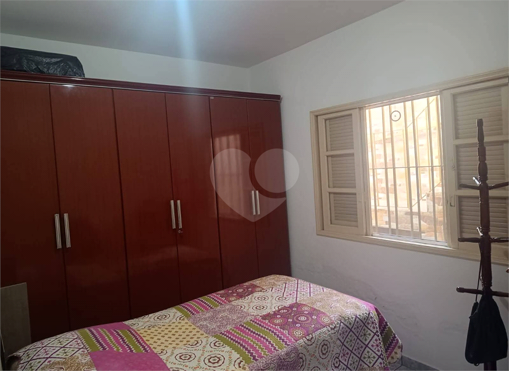 Casa térrea com excelente localização na  Penha!