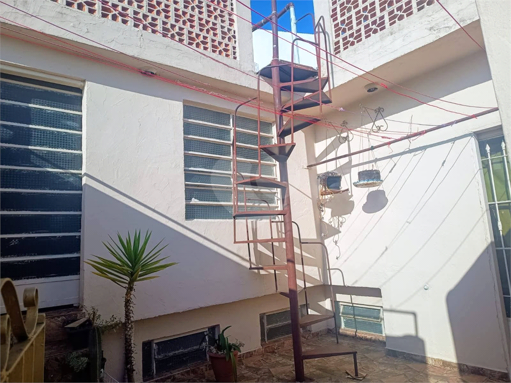 Casa térrea com excelente localização na  Penha!