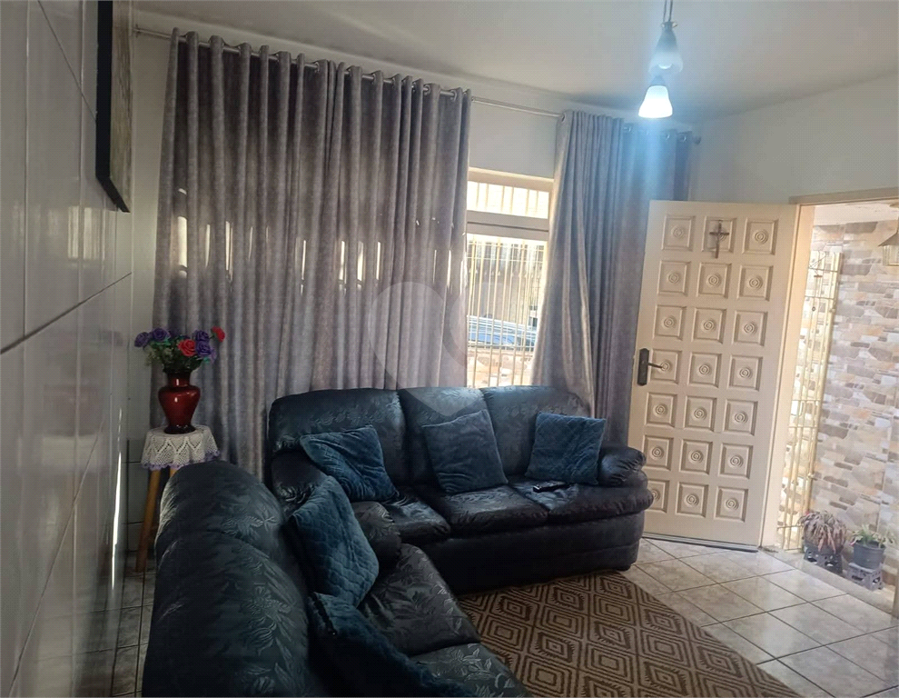 Casa térrea com excelente localização na  Penha!