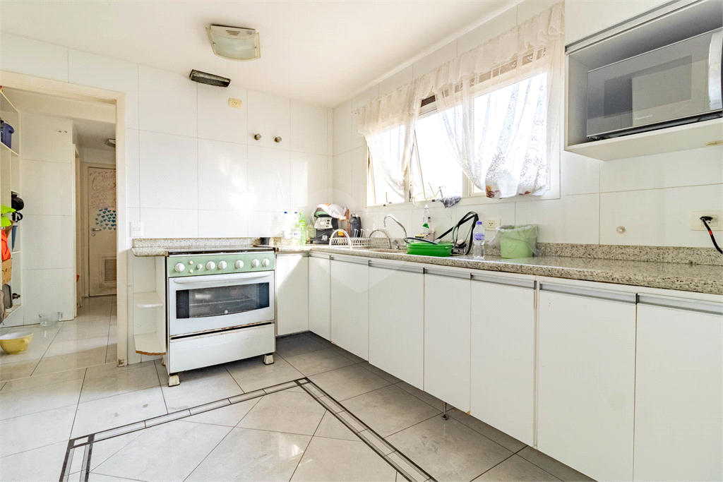 Apartamento - Perdizes - 2 Dormitórios - 167 m²