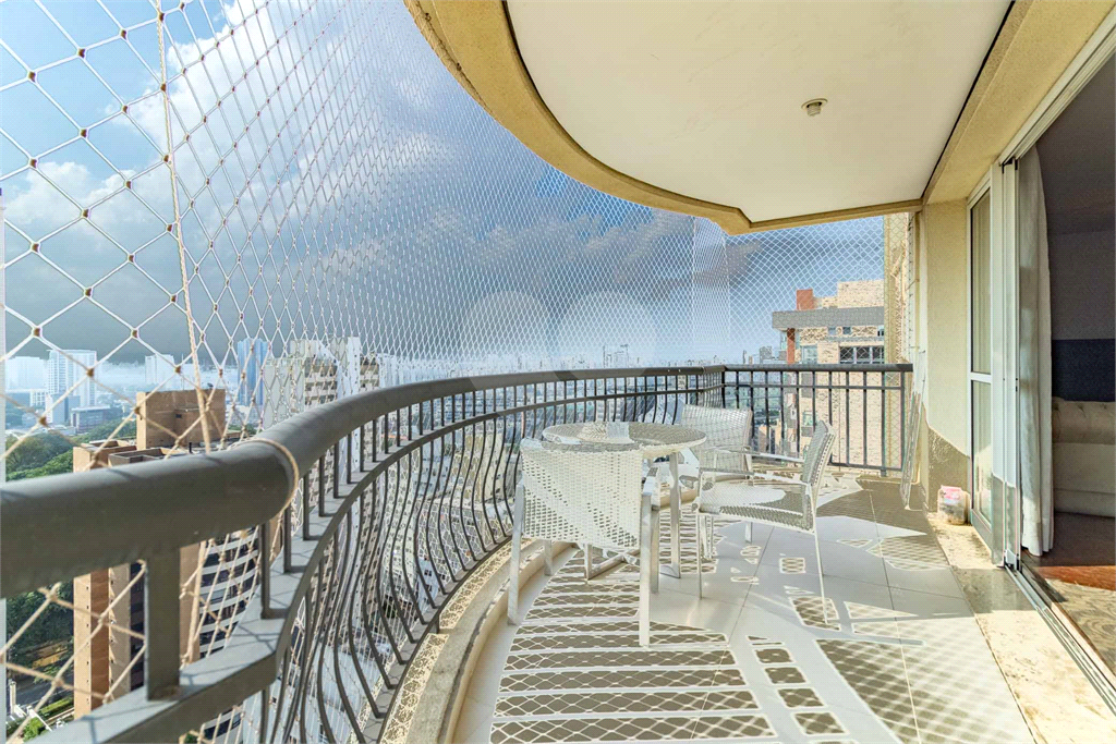 Apartamento - Perdizes - 2 Dormitórios - 167 m²