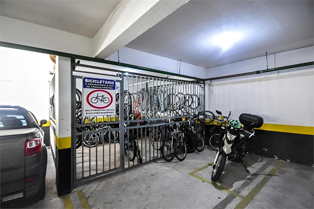 Apartamento de 2 dormitórios, sala grande com varanda, cozinha americana, tudo com planejados e novos a venda em Taboão da Serra, SP.