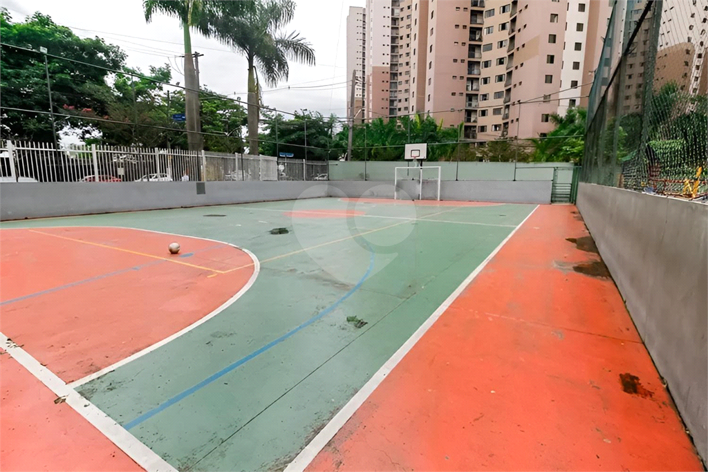 Apartamento de 2 dormitórios, sala grande com varanda, cozinha americana, tudo com planejados e novos a venda em Taboão da Serra, SP.