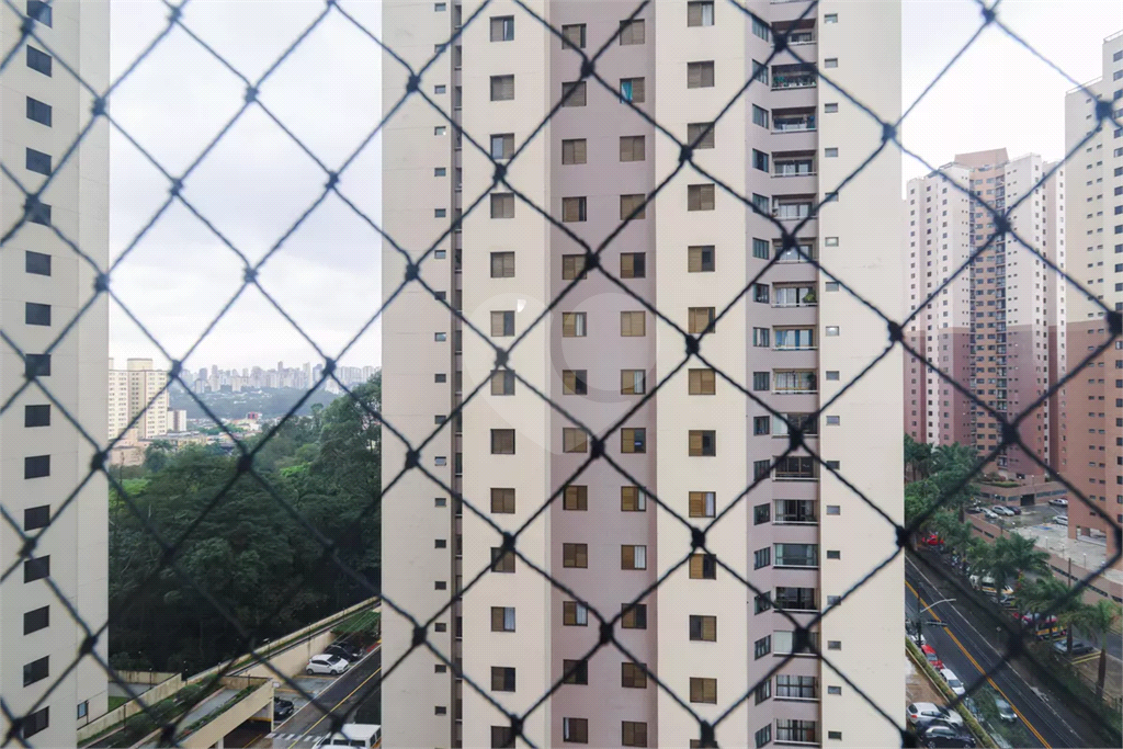 Apartamento a venda com 2 dormitórios em Taboão da Serra.