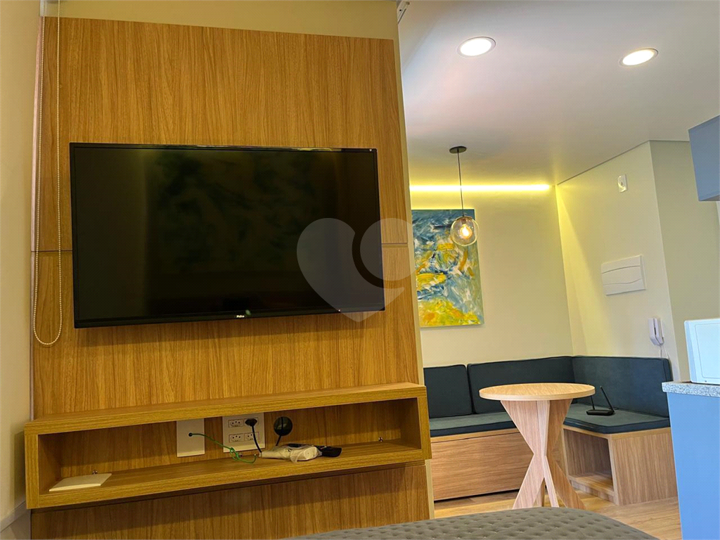 STUDIO MOBILIADO E EQUIPADO EM PINHEIROS.