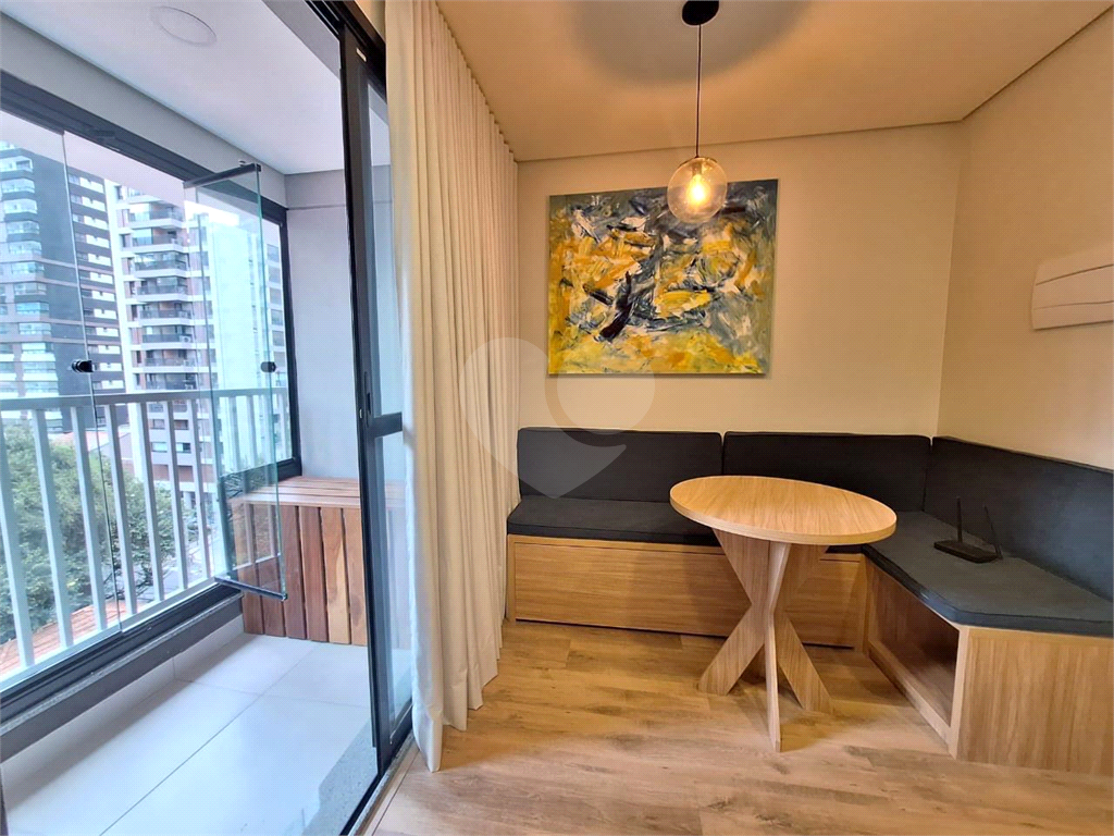 STUDIO MOBILIADO E EQUIPADO EM PINHEIROS.