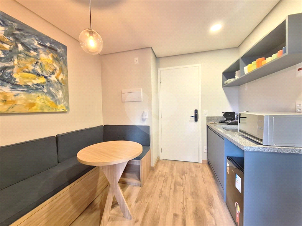 STUDIO MOBILIADO E EQUIPADO EM PINHEIROS.