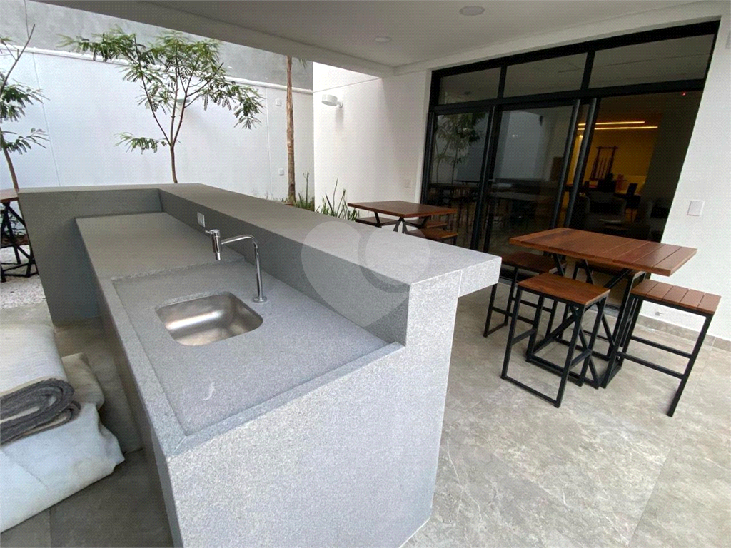 STUDIO MOBILIADO E EQUIPADO EM PINHEIROS.