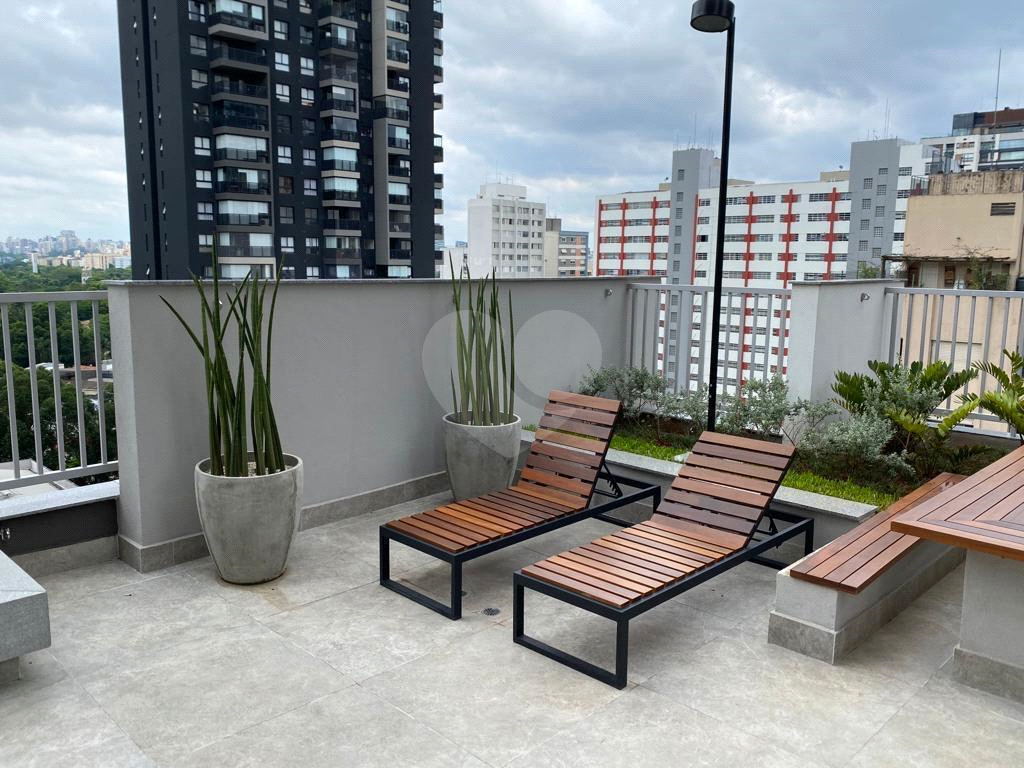 STUDIO MOBILIADO E EQUIPADO EM PINHEIROS.