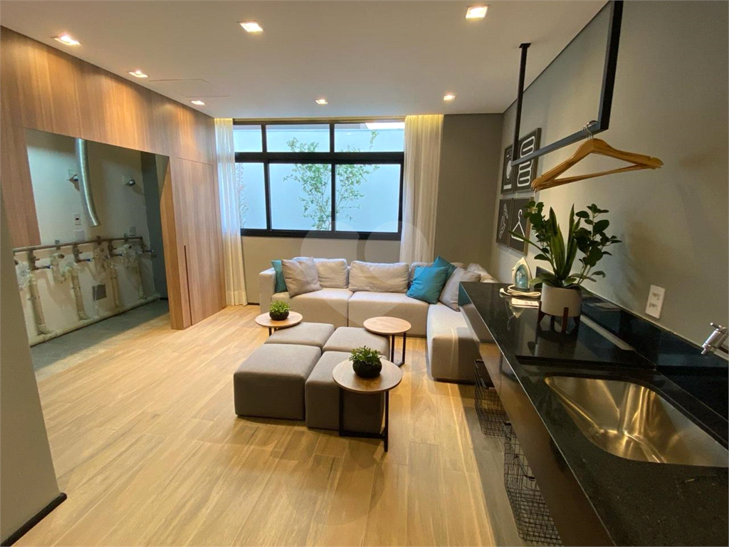 STUDIO MOBILIADO E EQUIPADO EM PINHEIROS.