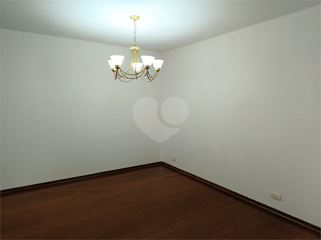 Apartamento em Moema com 3 quartos