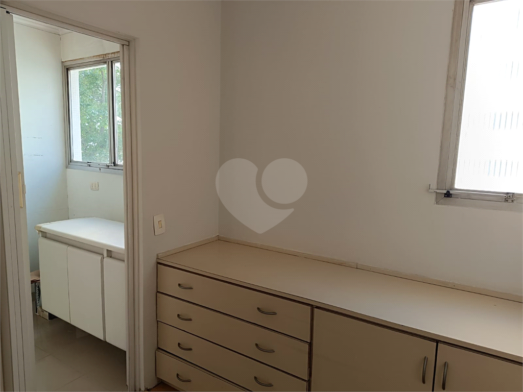 Apartamento em Moema com 3 quartos